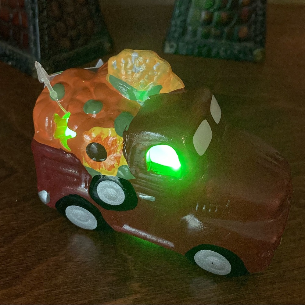 NWT LED Light Up 50s Truck Fall Decor